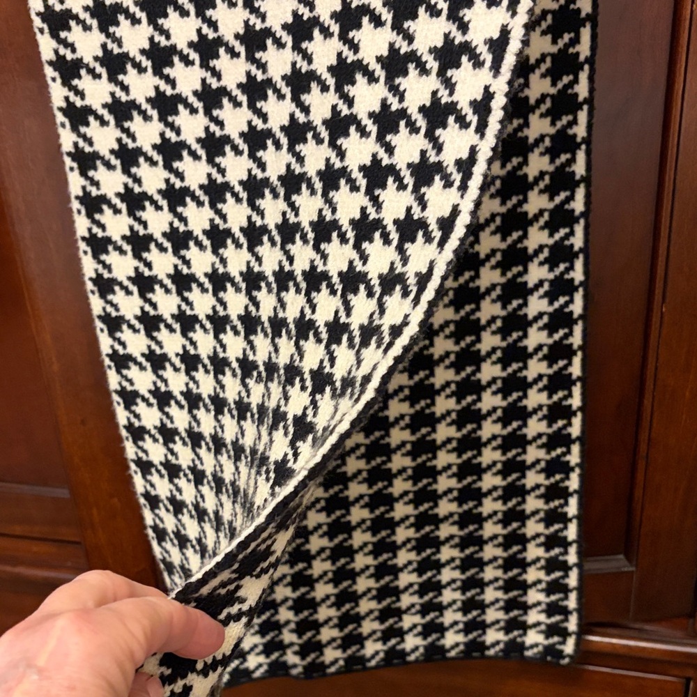 Black and Cream Houndstooth Knit Scarf